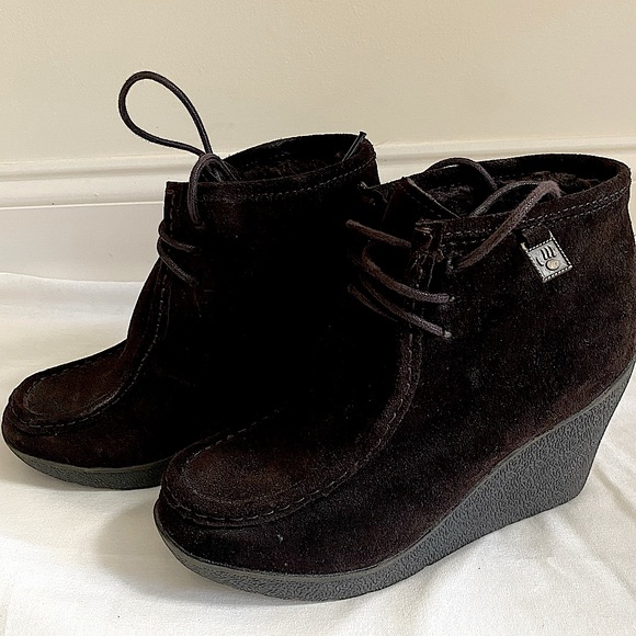 Bearpaw Brown Sherpa Lined Wedge Lace Up Bootie 7 - Picture 1 of 4